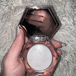 Fenty Diamond Bomb Highlighter