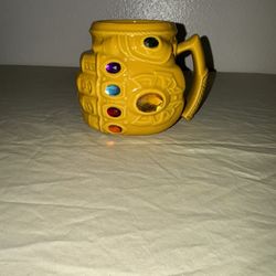 Disney's Marvel Avengers Infinity War Thanos Infinity Stone Coffee Mug in good condition 