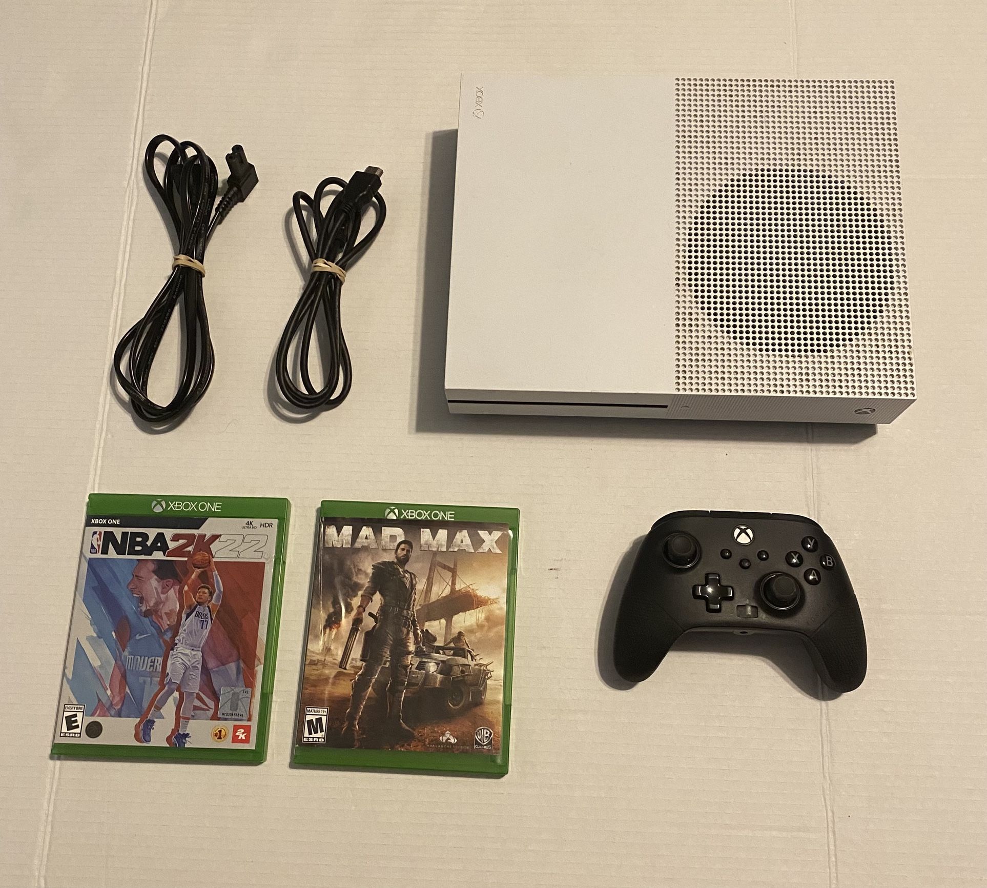 Xbox one S w/(2Games)