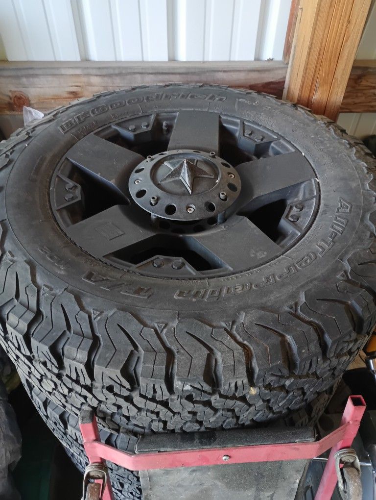 Jeep Wrangler JK 5 Lug Universal Fit Wheels And Tires