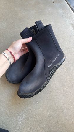 Wetsuit boots