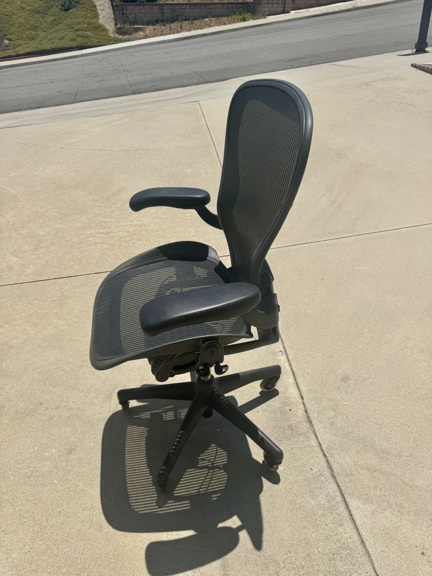 Herman Miller Aeron 2003 Office - Large Black Chair w Roller Blade Wheels