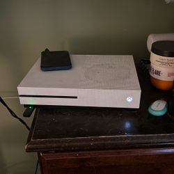 Xbox One S With Wireless Headphones And Wireless Controller 