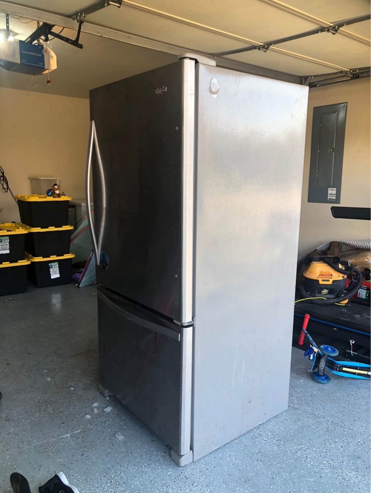 Refrigerator whirlpool 