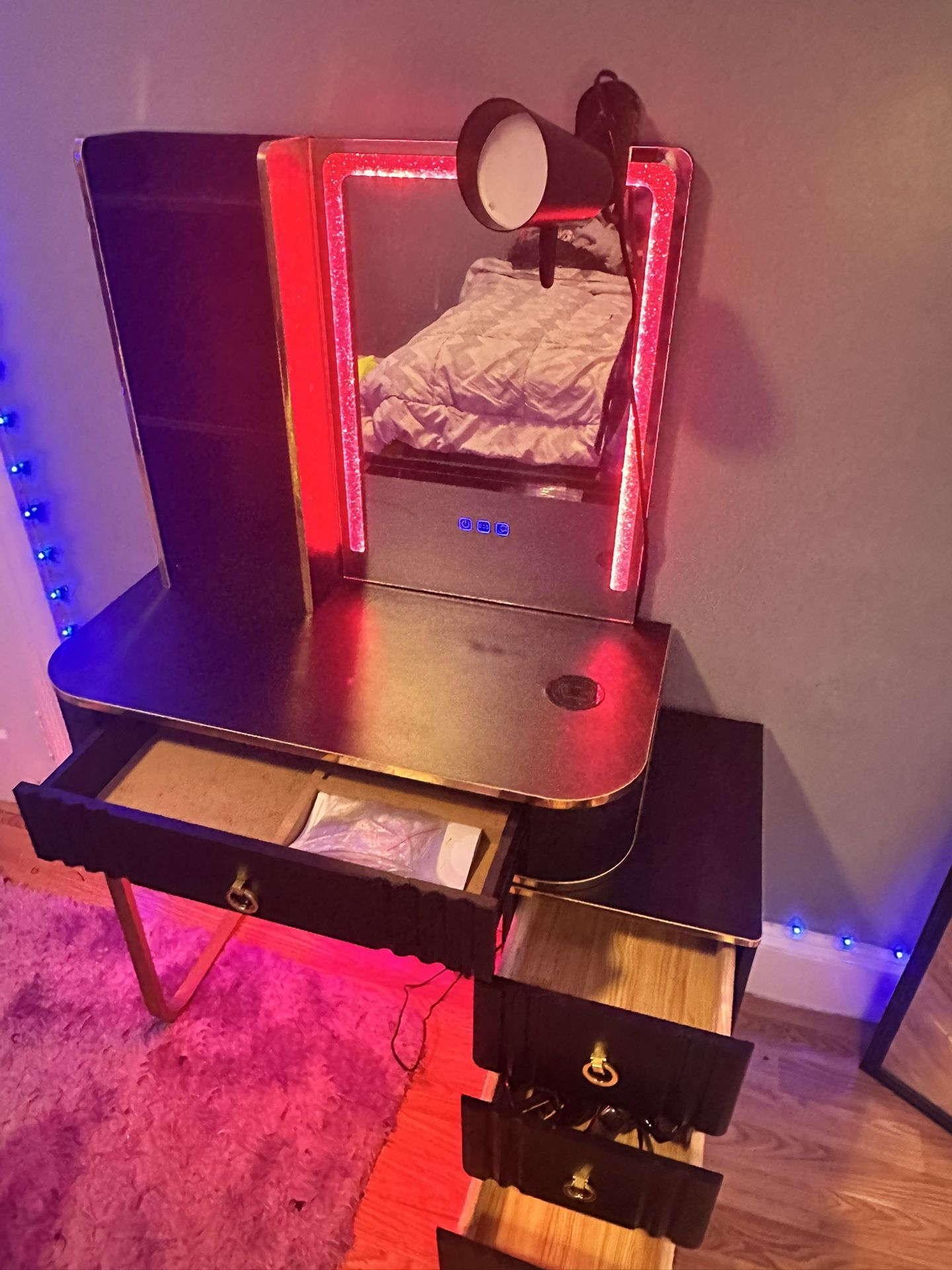 Black Vanity W LED lights