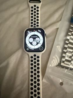 Apple Watch Series 8 (GPS + Cellular) – Bundle –
