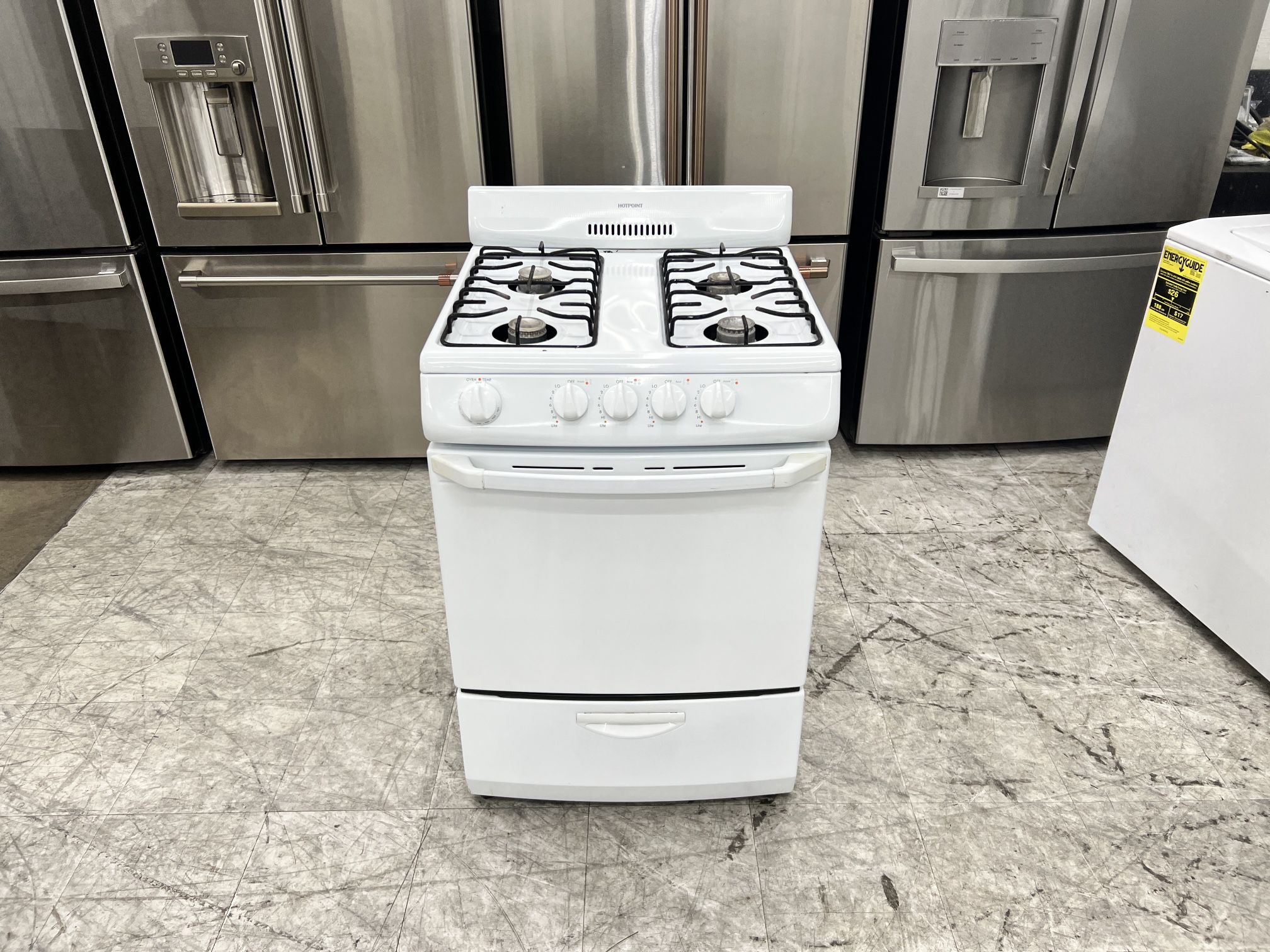Hotpoint 24 inch. Gas stove small compact size