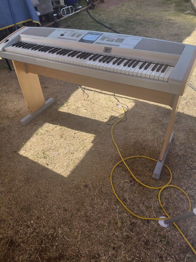 Yamaha DGX-505 PORTABLE GRAND 88-Key Keyboard