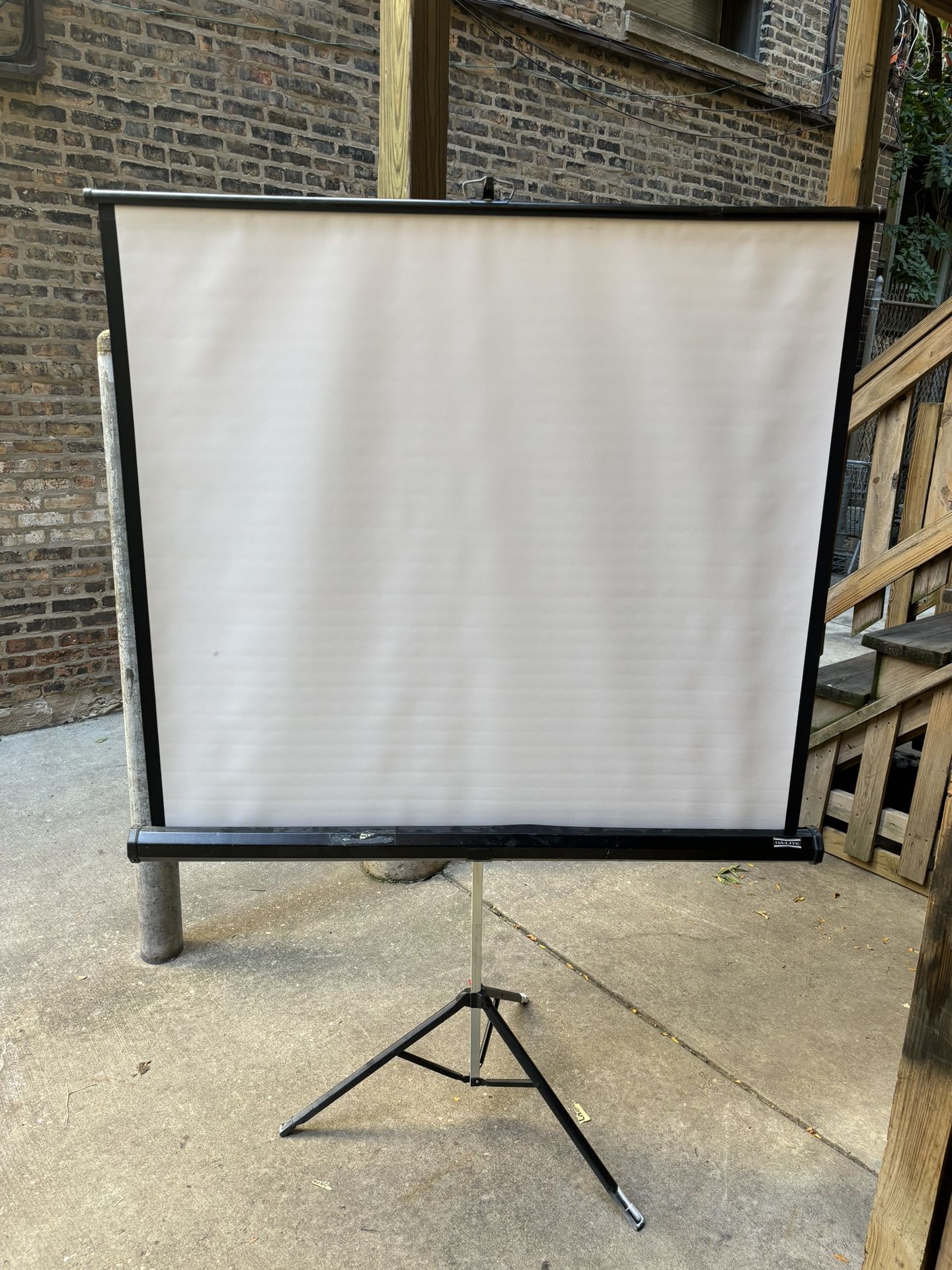 Da-Lite Portable Projector Screen Retractable w/Tripod Silver Pacer 50”x45”
