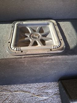 Kicker L7 subwoofer box and amplifier