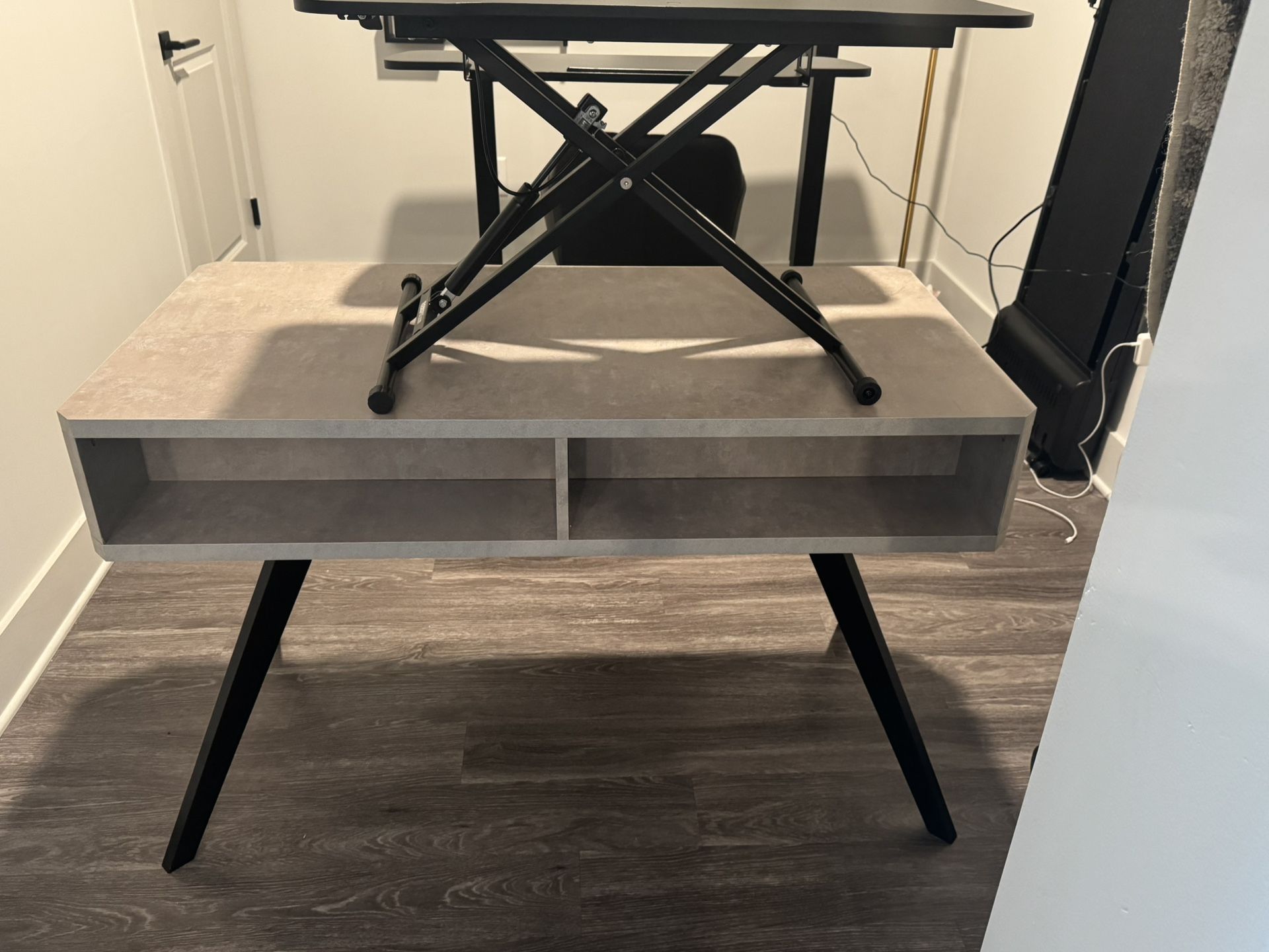 New Modern Work Desk & Computer Riser
