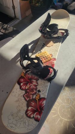 Roxy 157 Snowboard and bindings