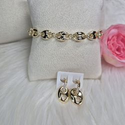 Beautiful Bracelet 14K Gold Laminated Hypoallergenic Waterproof High Quality Jewelry 35$ Prices On Description 