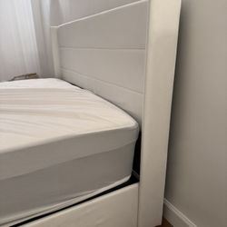 Queens Size Lift Up Storage And Mattress