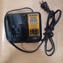 DeWALT DCB107 12V/20V MAX Lithium Ion Charger