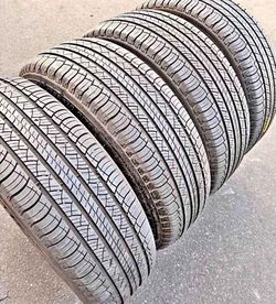 235/65/18 Michelin vendo un set de llantas usadas excelente condiciones de vida las 4 ✅🤩I am selling a set of used tires, all 4 in excellent living c