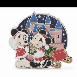 Santa Mickey and Minnie Mouse Holiday Pin 2025 – Limited 🌲1/1750🌲  