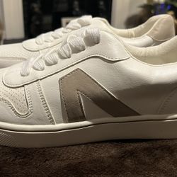 Mia Women Sneaker Size 7.5 New w/o box