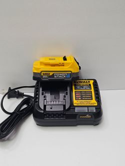 Dewalt 20V MAX XR POWERSTACK Lithium-Ion Battery Starter Kit with 1.7Ah Battery and Charger Brand New