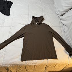 Alo Conquer Long Sleeve With Hood Size Medium Color Espresso For Men