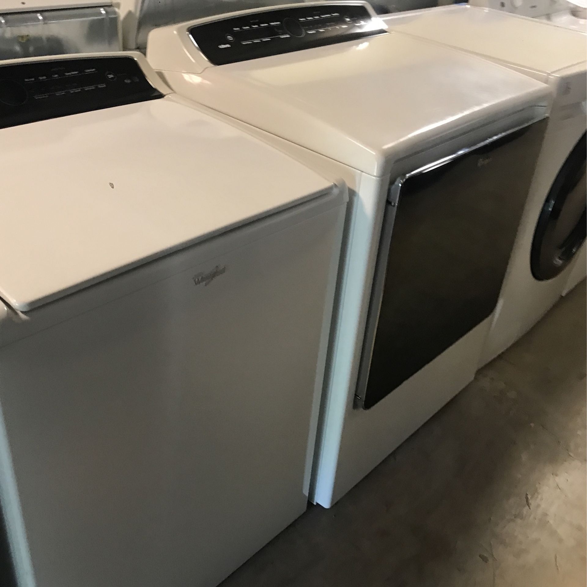 Whirlpool Cabrio Washer And Gas Dryer Set