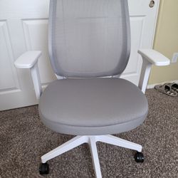 Staples Essentials Ergonomic Fabric Swivel Task Chair, Gray Brand New