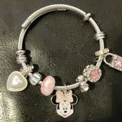 Minnie Mouse Charm Bracelet. 