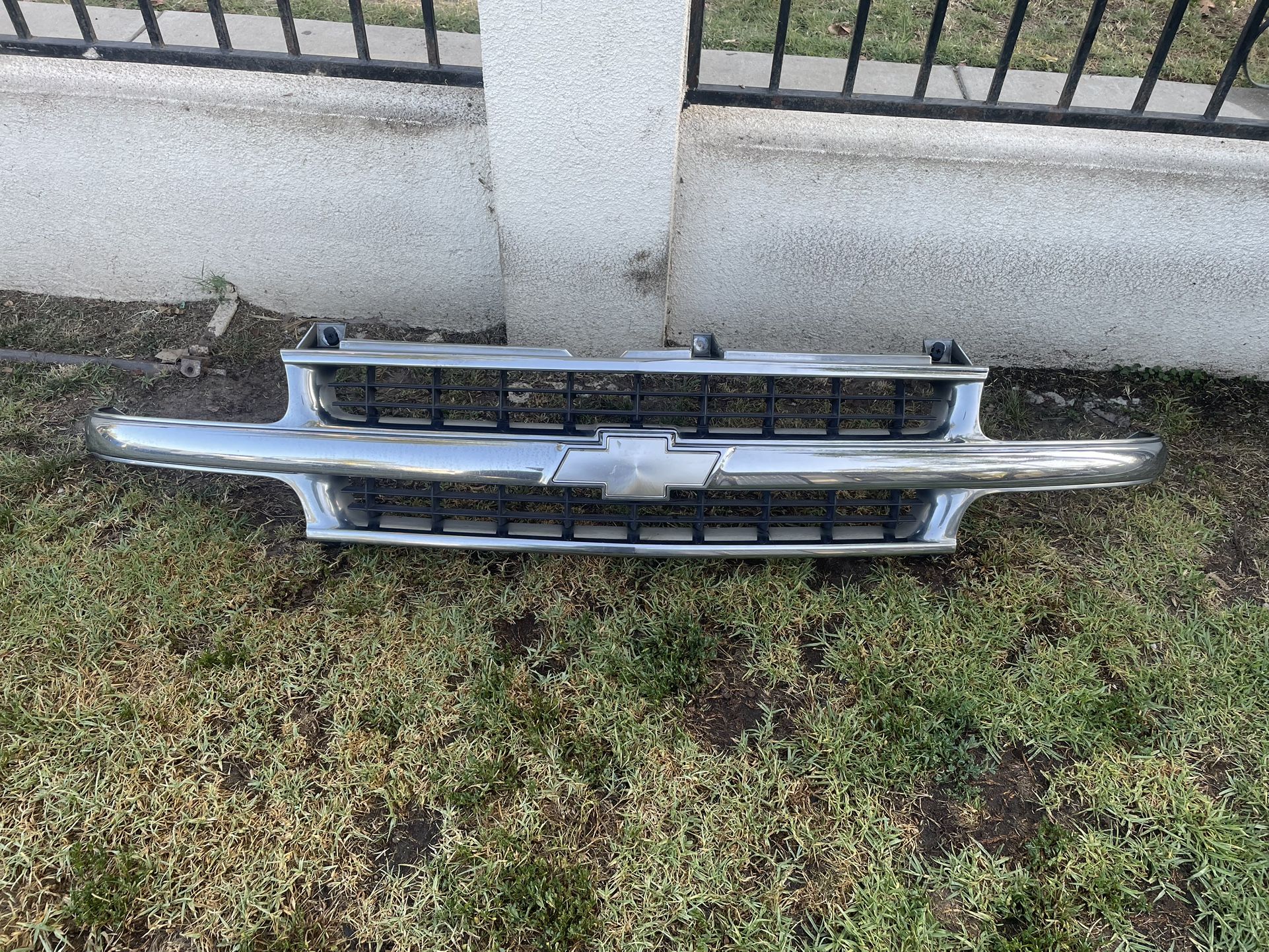 Chevy Silverado Tahoe Suburban Grille