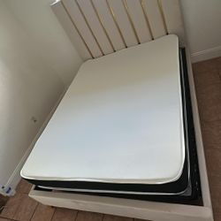 Queen Bed!!!Ask For Price!!!Preguntar Por Precio 