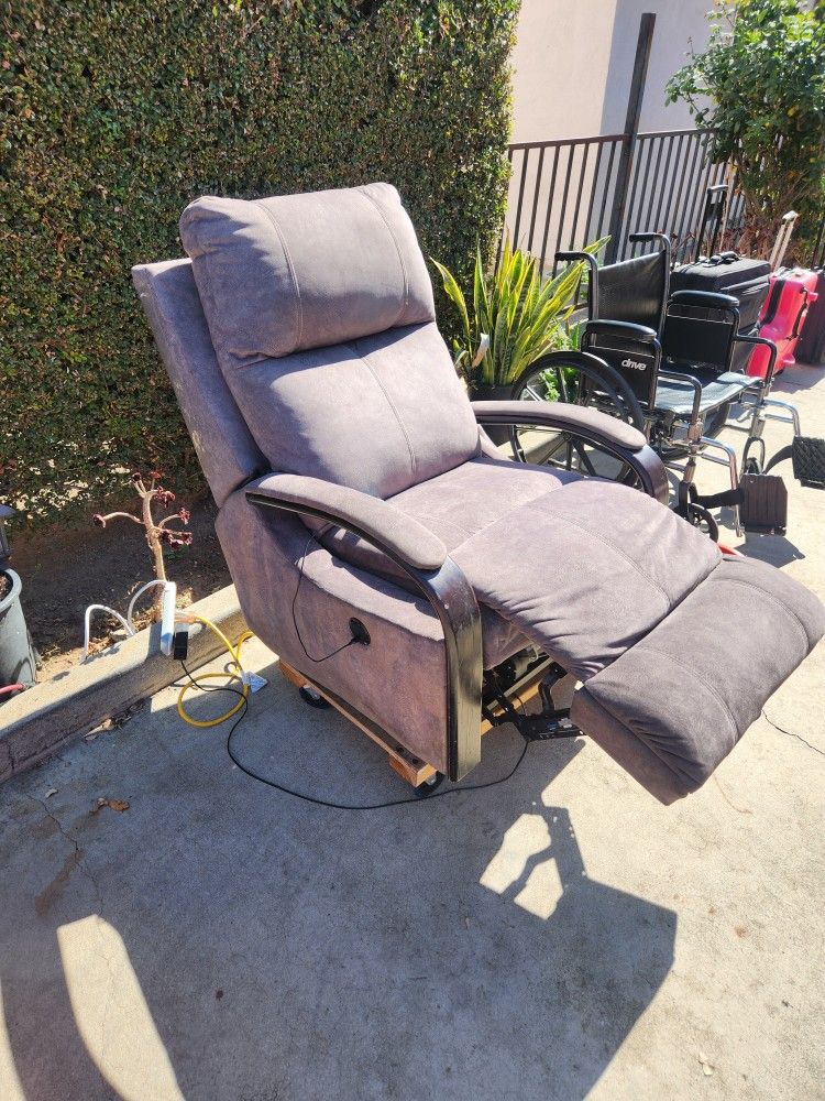 Electric Recliner With USB Great Shape