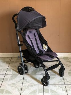 LIKE NEW CHICCO LIGHT WEIGHT STROLLER!!!!!