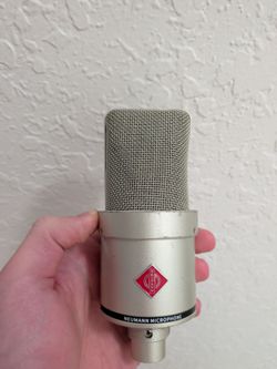 Neumann P48 replica mic and stand