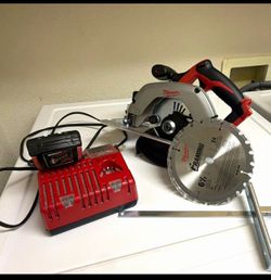 Milwaukee M18 18V Cordless 6-1/2 in Circular Saw Kit .