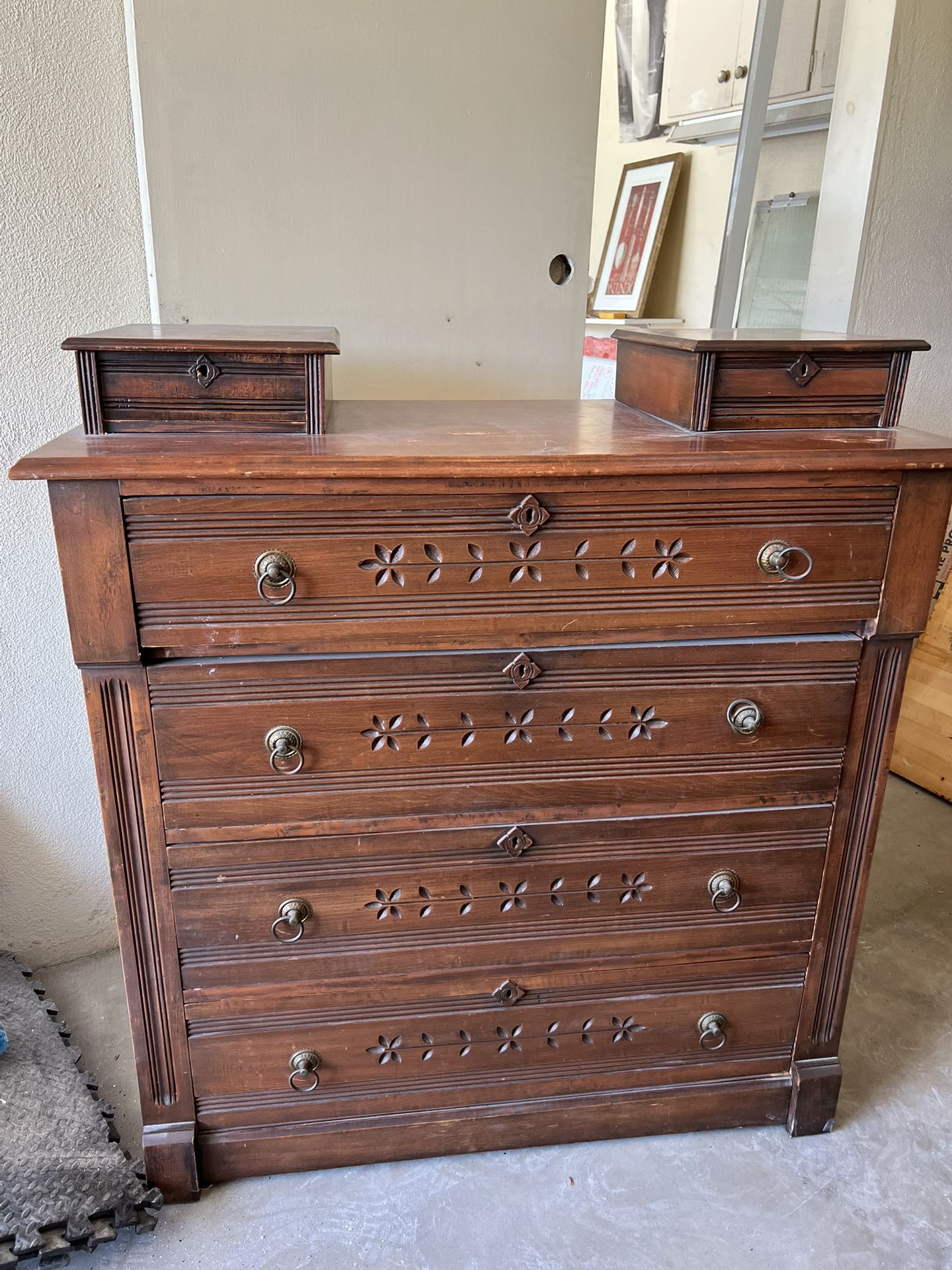 Antique 1900 solid wood dresser