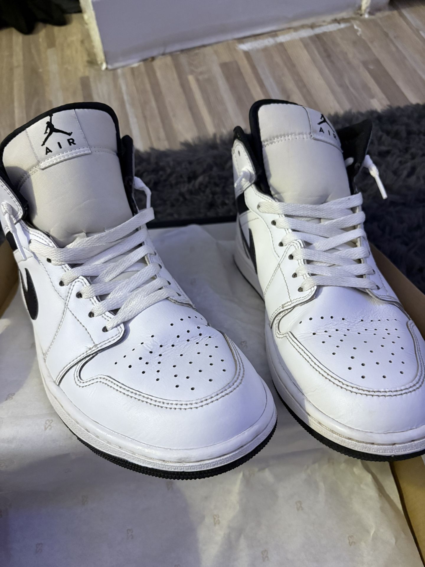 Air Jordan 1 Mids