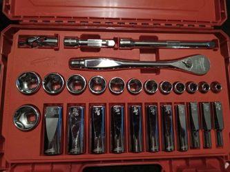 Milwaukee Socket Set with Ratchet and Case