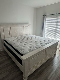 King Size Ashley Furniture Bed Frame – Excellent Condition