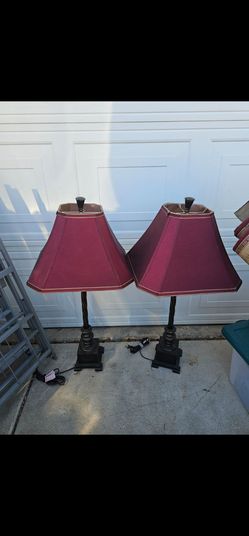 Set Of Two Table Lamps works Good