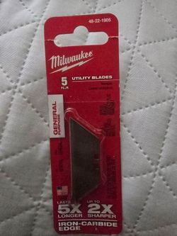 Milwaukee 5 piece utility blades.