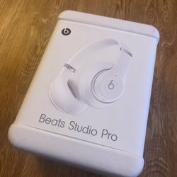 🎧 Lightly Used - Beats Studio Pro Headphones