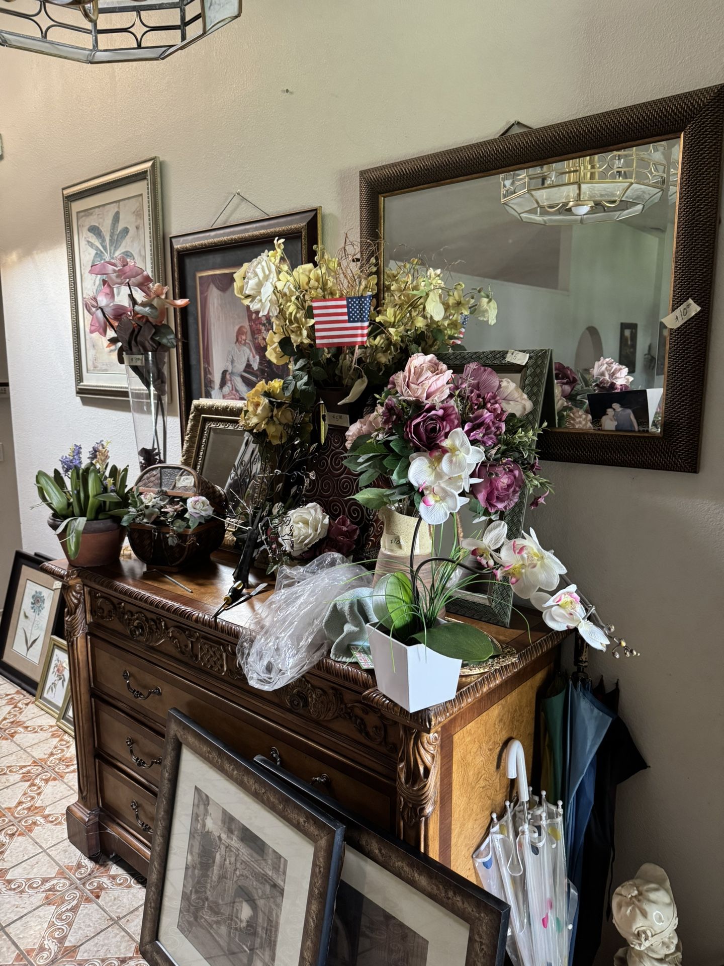 Frames & Fake plants 