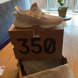 YEEZY BOOST 350 V2