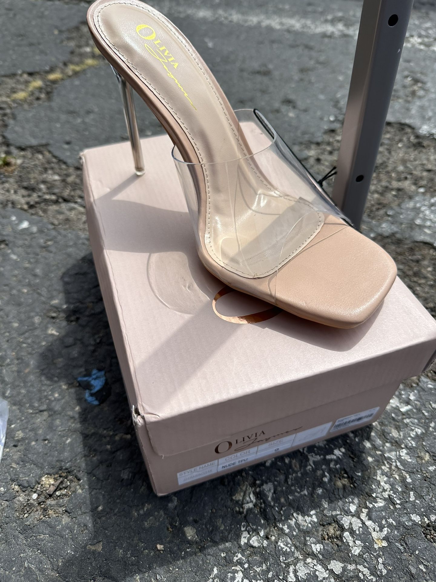NUDE CLEAR HEELS