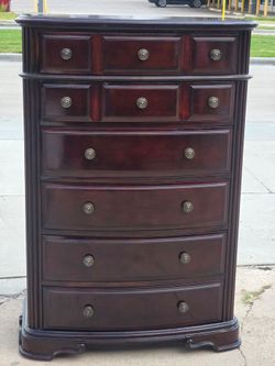 DRESSER