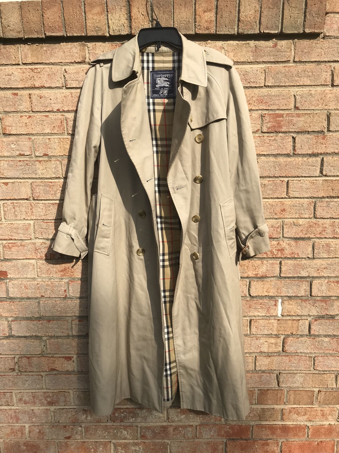 Vintage Burberry Trench, is it real?