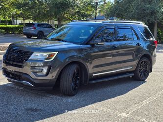 Ford Explorer SUV – Gray with Black Wheels