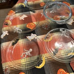 Nice Casserole And Pyrex Large Pie Plates Lot 