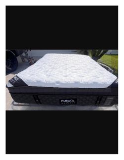 Puffy Monarch Mattress, King, Like New, Perfect Condition