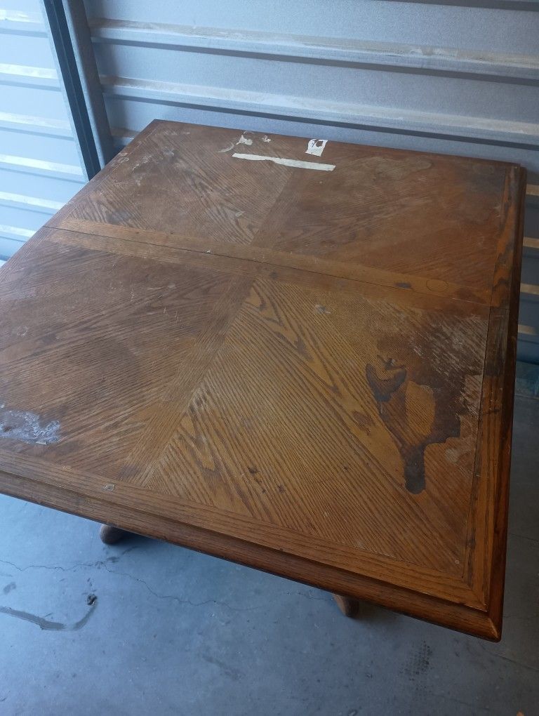 Oakwood Dining Table