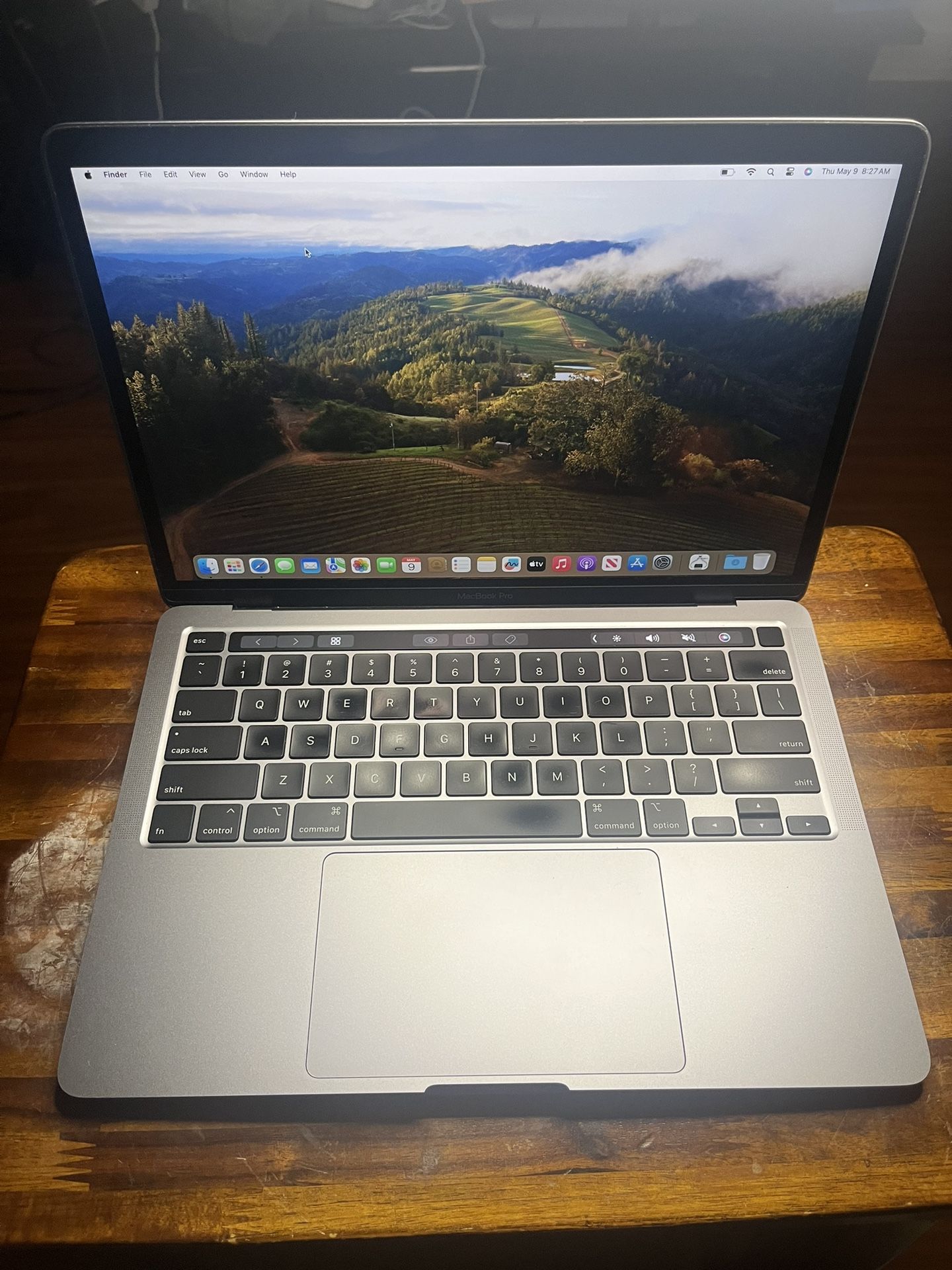 2020 MACBOOK PRO 13" TOUCHBAR 2.3 GHz QUADCORE i7 16GB 512GB CYCLE LOW COUNT 98 WITH CHARGER